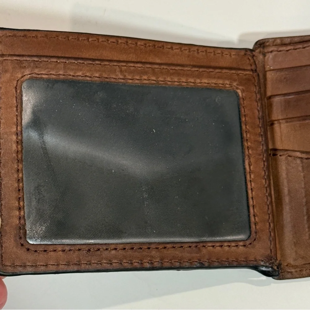 Fossil Men’s Trifold Brown Leather Wallet Classic Timeless Masculine Earthy